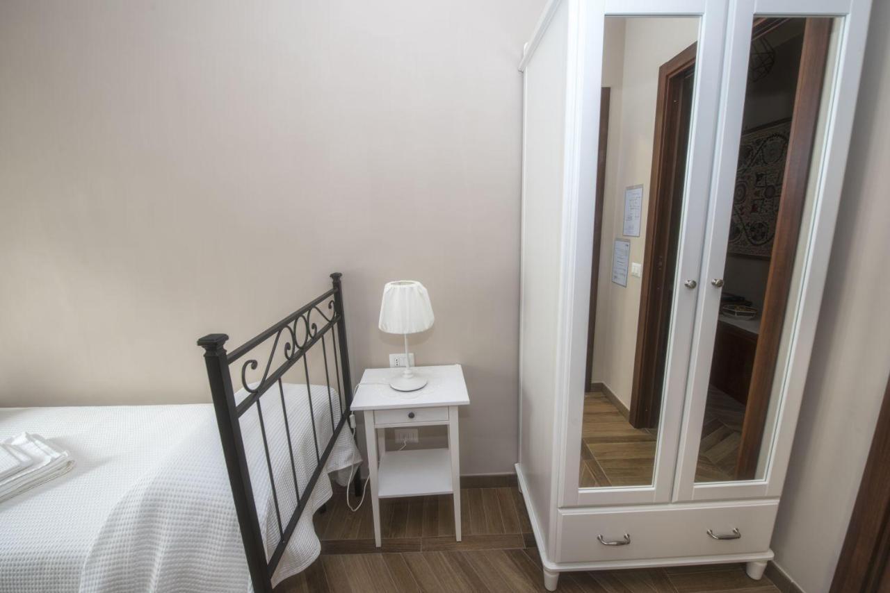 Bed & Breakfast Vacanze Romane Buitenkant foto